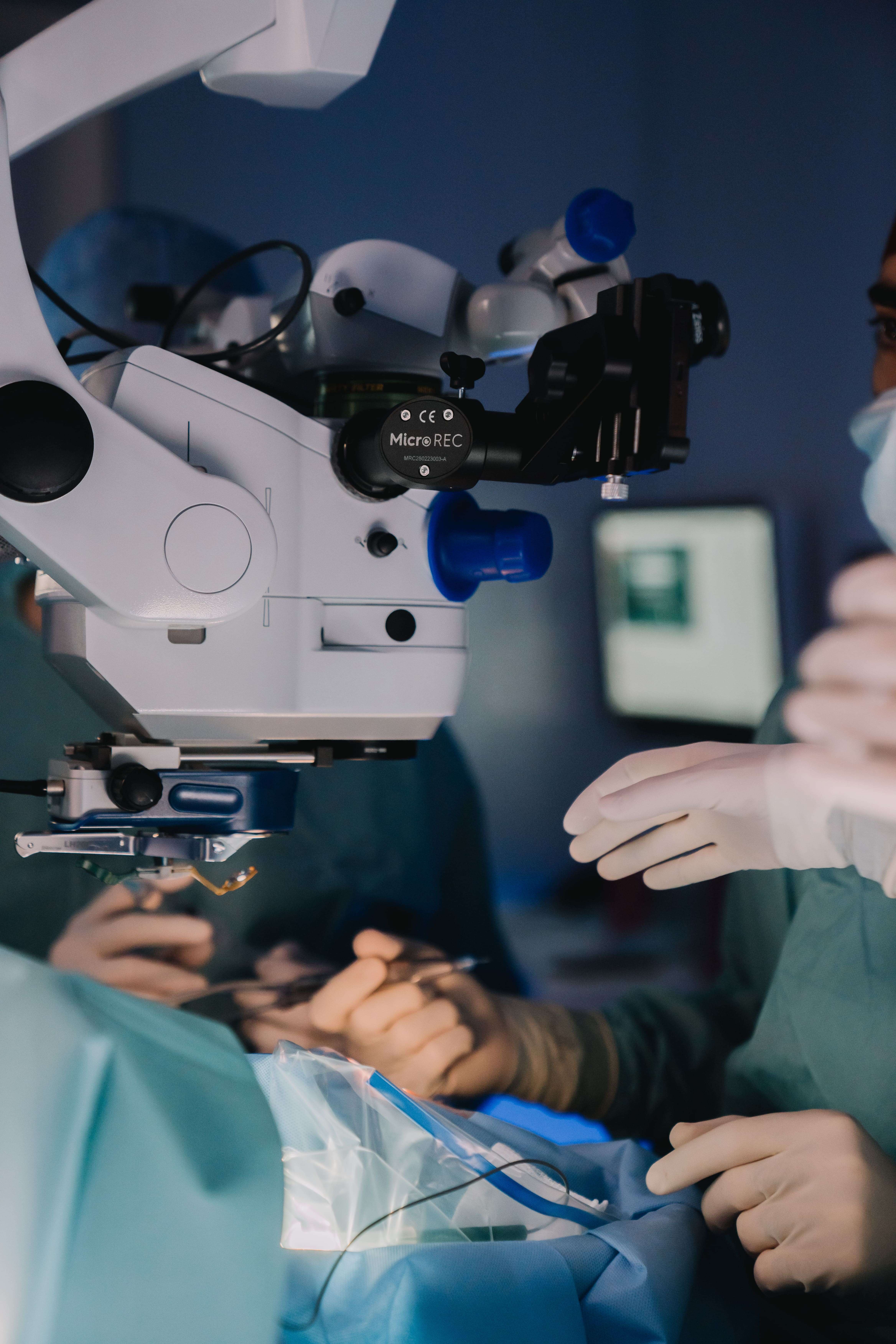 5 Reasons Why MicroREC Revolutionizes Ophthalmic Imaging Compared to Professional Cameras